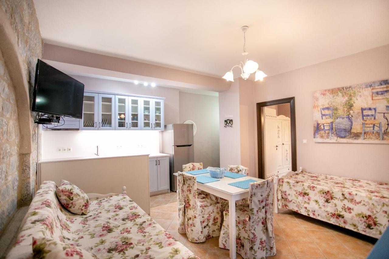Traditional Apartments Plagiaki Neo Oitilo ภายนอก รูปภาพ