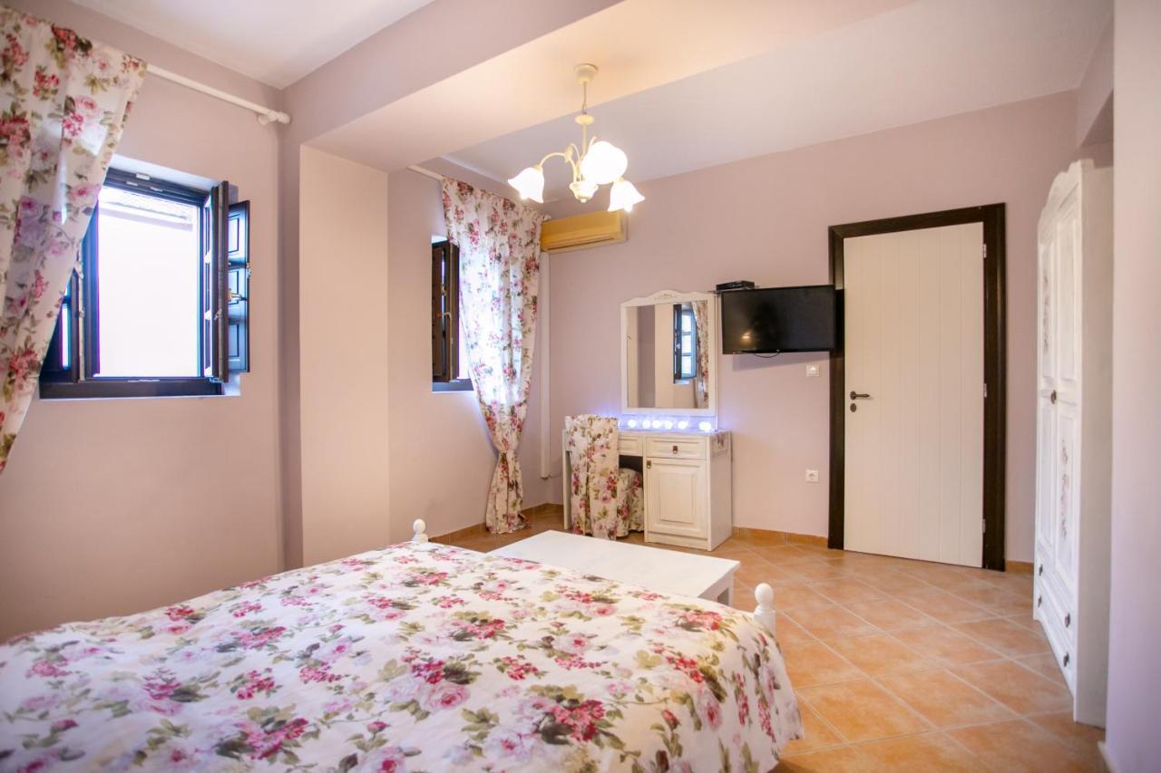 Traditional Apartments Plagiaki Neo Oitilo ภายนอก รูปภาพ